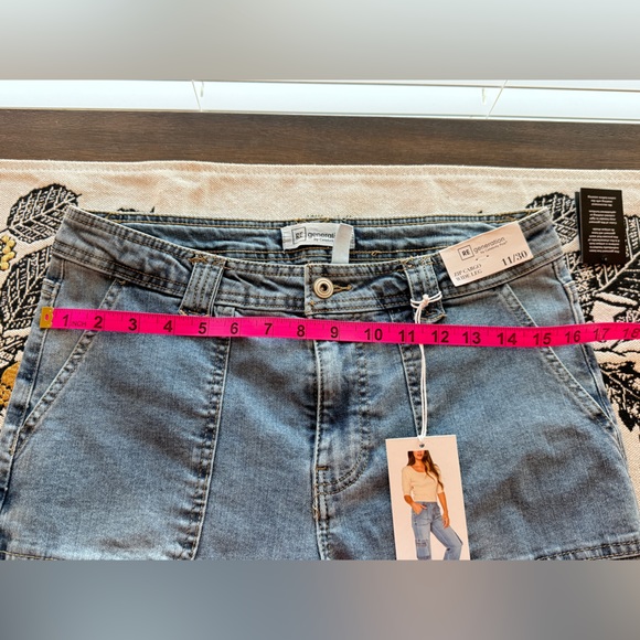 Re Generation by Celebrity Pink wide leg zip cargo Jeans - women’s size 11/30 - Picture 5 of 12